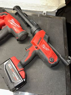 Milwaukee M18 Cordless Caulk Gun with Battery