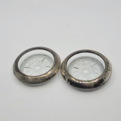 Vintage set of 2 Frank M. Whiting & Co. Sterling Silver Starburst Glass 
Coasters.  Pre-owned, good shape, no chips or tracks. Diameter 4". 
Weight 8o