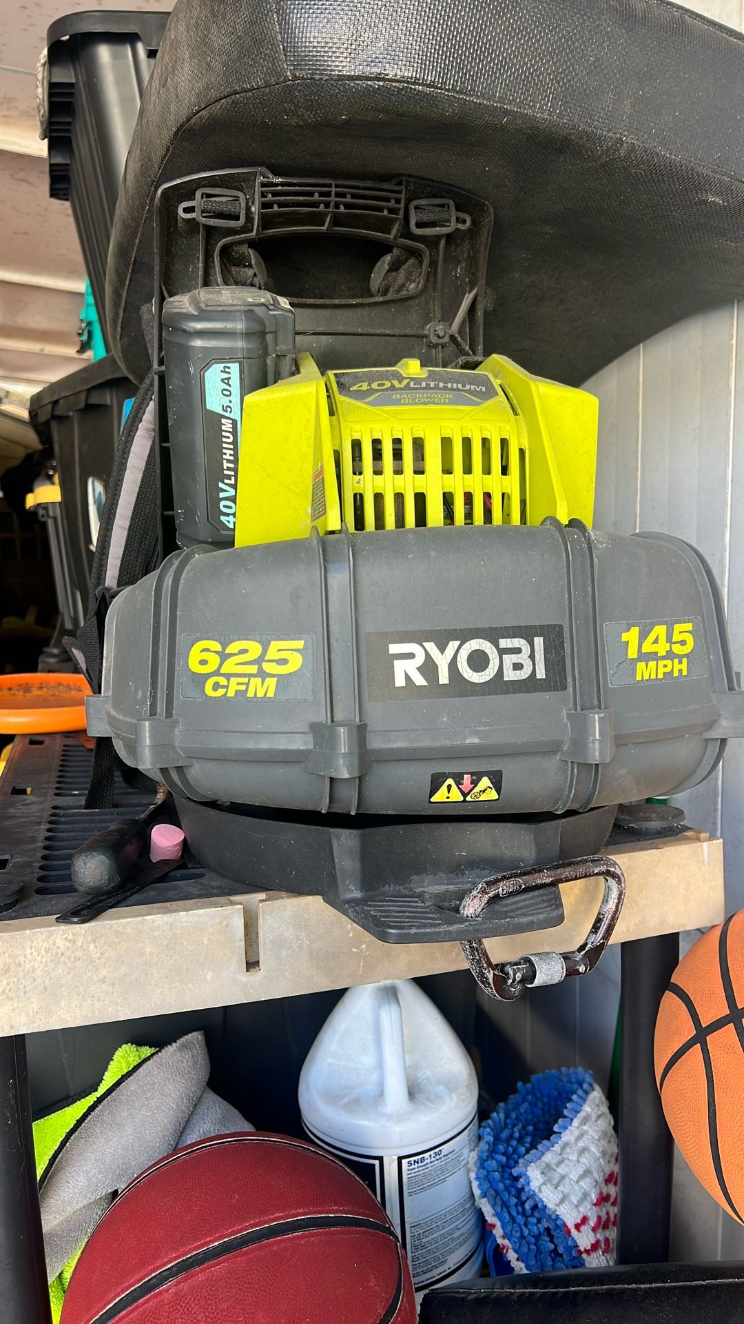 Ryobi RY40440 40 Volt 145 MPH 625 CFM Cordless Brushless Variable Speed Backpack Leaf Blower with Lithium-Ion Battery and Charge Kit