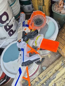 Bolsa llena de Pistolas para juga y de agua ofresca