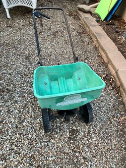 Scott’s broadcast fertilizer spreader