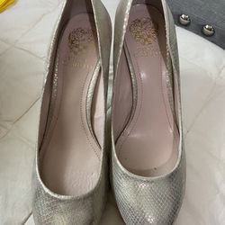 Silver Leather Vince Camítico Ladies Shoes. Size-8 1/2M