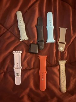 Excellent like new condition series 3 Apple Watch lot(all must go