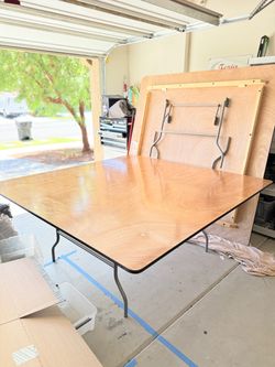 Banquet table