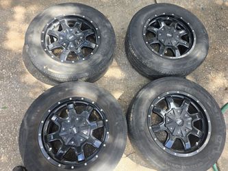 Ford Explorer Moto Metal 17 inch Rims and Tires 5 Lug, Lug pattern 5x114.3mm