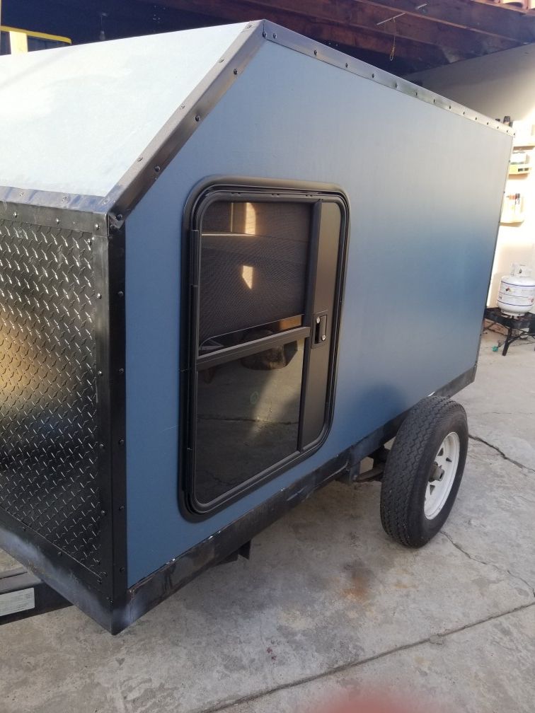 Camper trailer