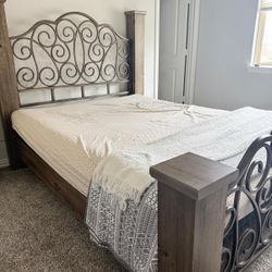 Queen Bed In Excellent Condition 