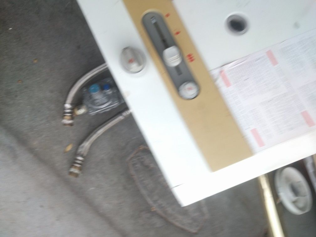 Bosch Aquastar Tankless Gas Hot Water Heater Model Aq 125 BNG for Sale in  Las Vegas, NV - OfferUp
