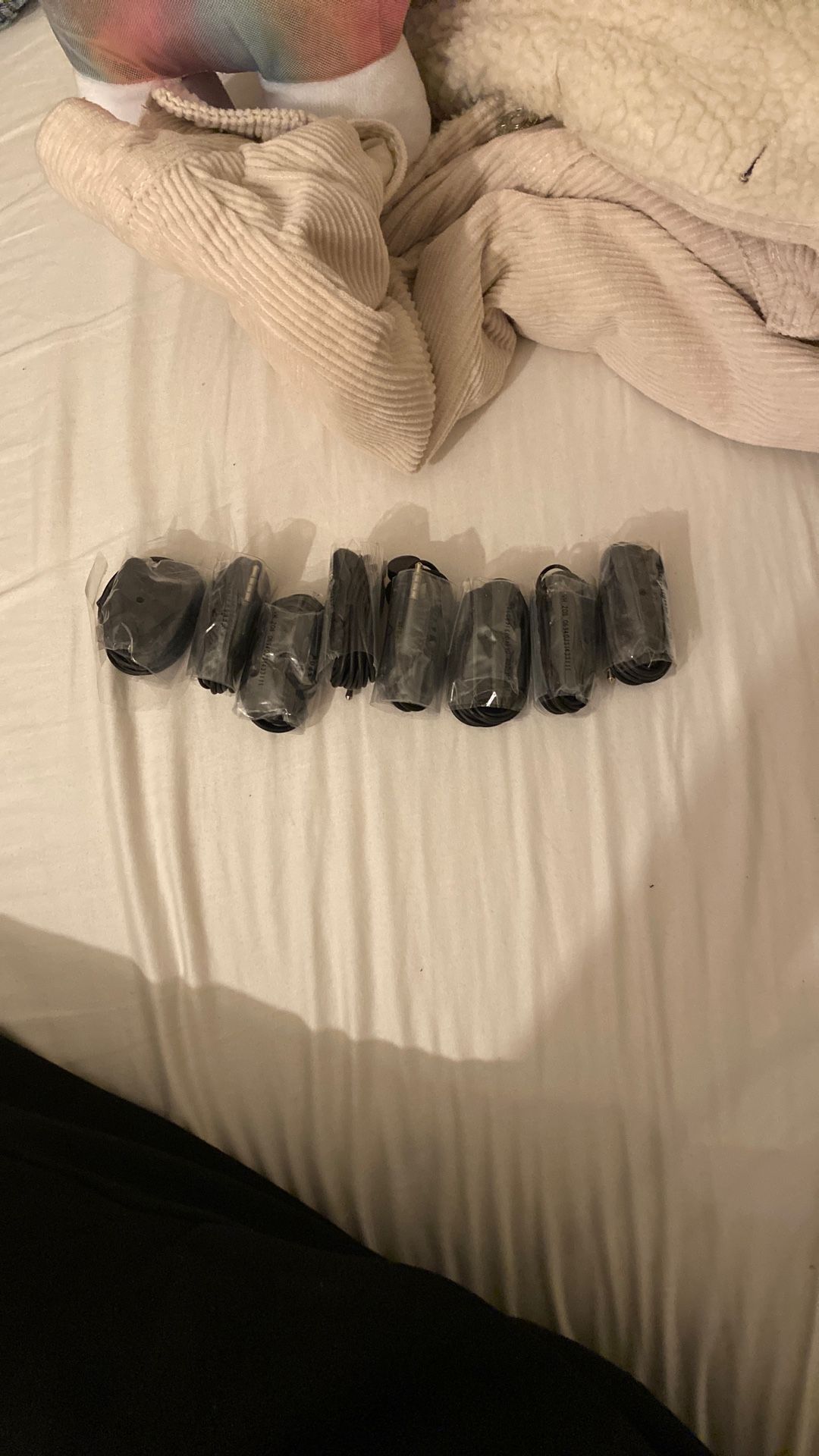 8 Samsung Headphones 3 dollars each or 24 for all