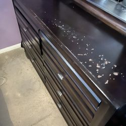 Dresser With Mirror