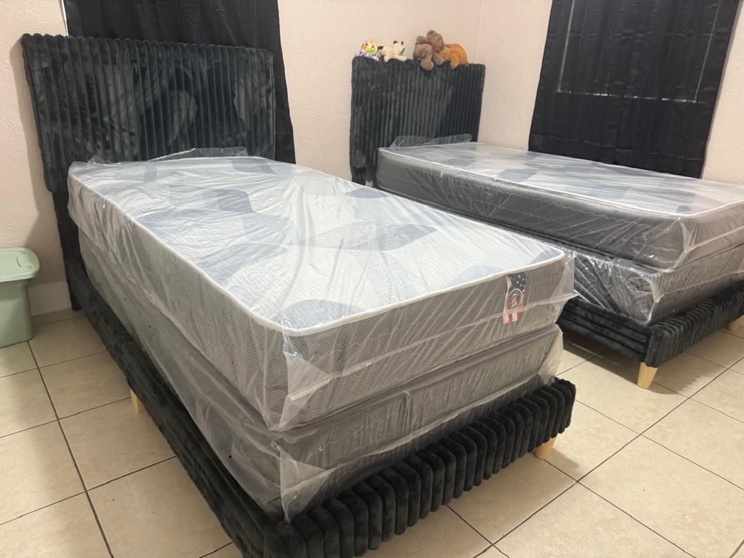 NEW MATTRESS TWIN SIZE PLUSH WITH BOX SPRING