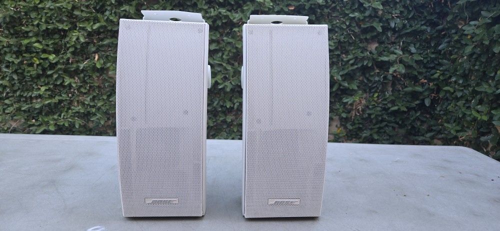 Bose 251 Environmental Outdoor Speakers - White Color (Pair) with Brackets