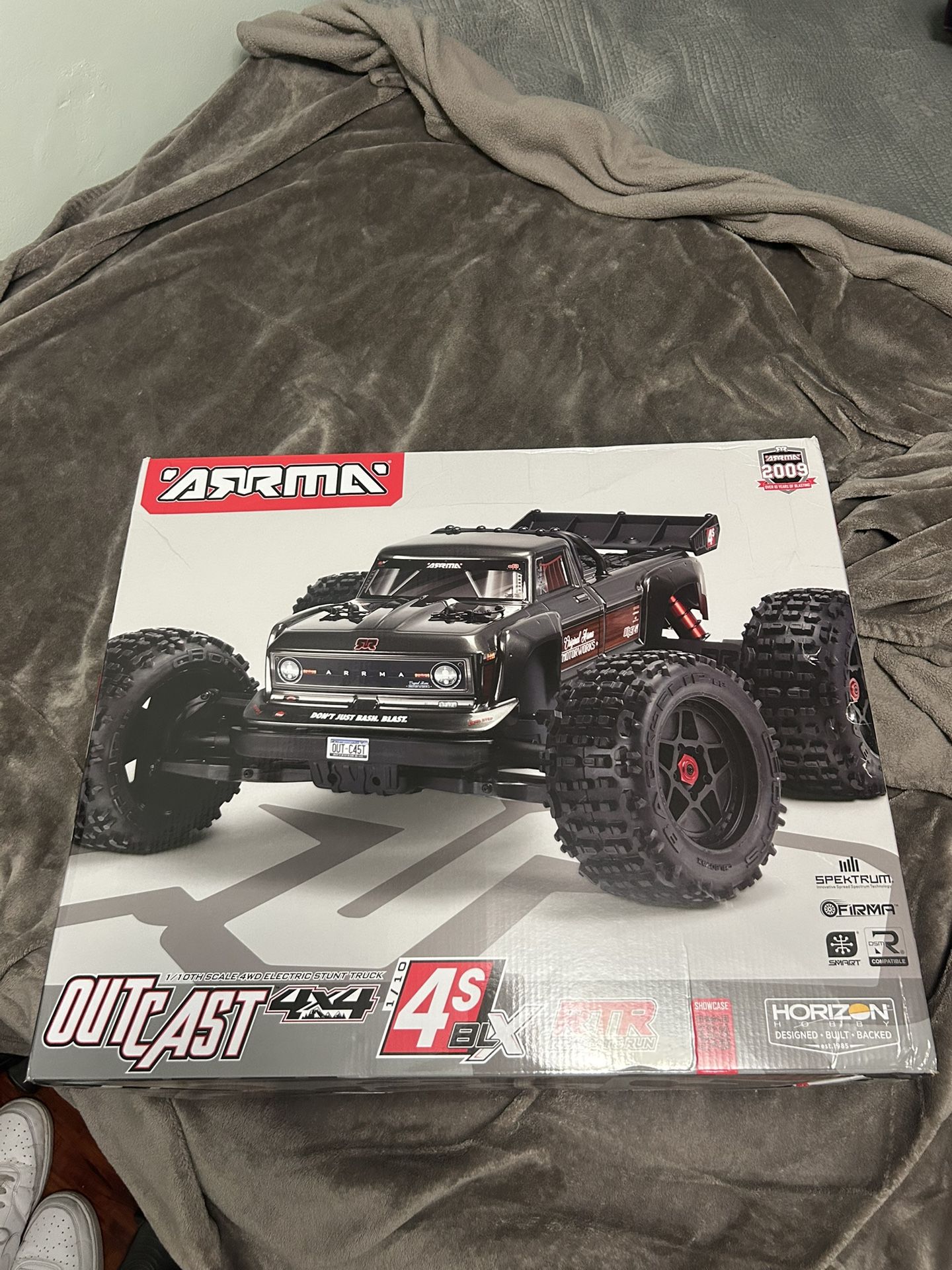 1/10 OUTCAST 4S 4X4 RTR Brushless Stunt Truck