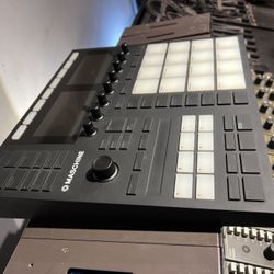 Maschine Mk3 - Native Instrument w/Download Codes 