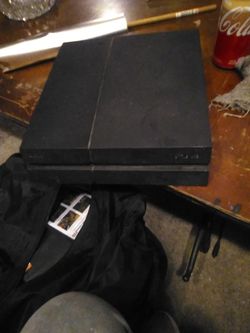 PlayStation 4 With 80 Games 