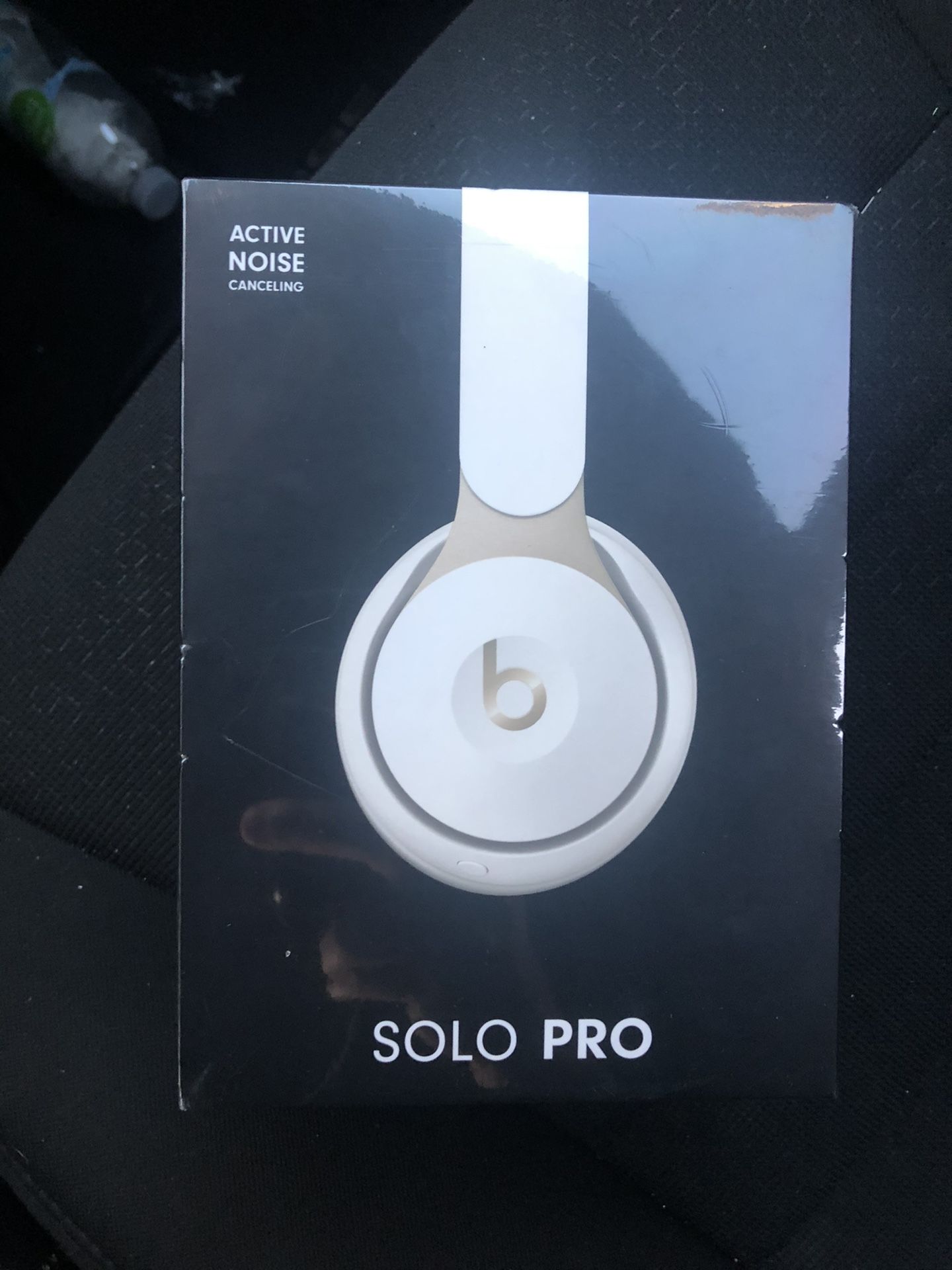 Beats Solo Pro Gold/White