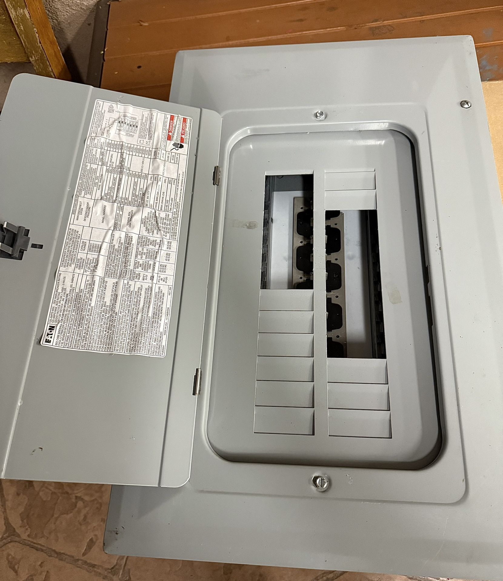 BR 125 Amp 24-Space 48-Circuit Indoor Main Lug Loadcenter with Cover (BRP24L125)