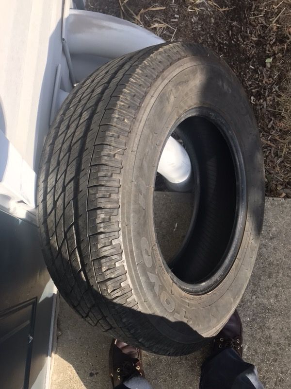 Toyo 235 70 16 like new set 4 tires