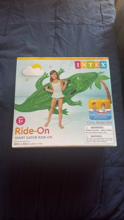 Giant Gator Float