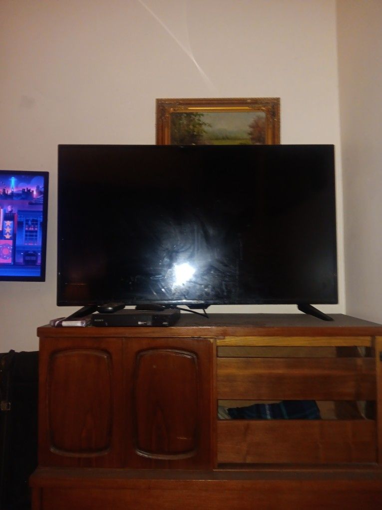 43" Insignia LED TV