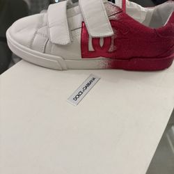 Women Dolce Gabbana tennis shoes Size 37