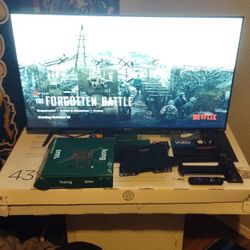 43 Inch Hisense Roku TV with Remote And Wall Mount