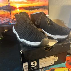 Jordan Future Black/white Size 9