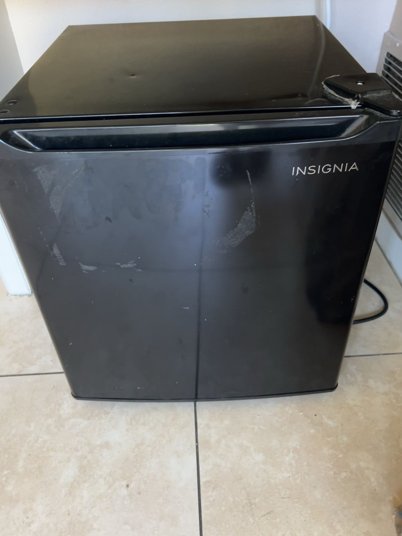 INSIGNIA  mini fridge