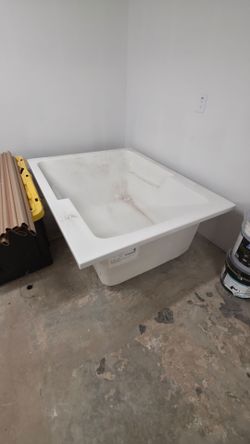 Malibu Coronado Tub worth 2k