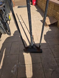 Triple tow hitch flag pole