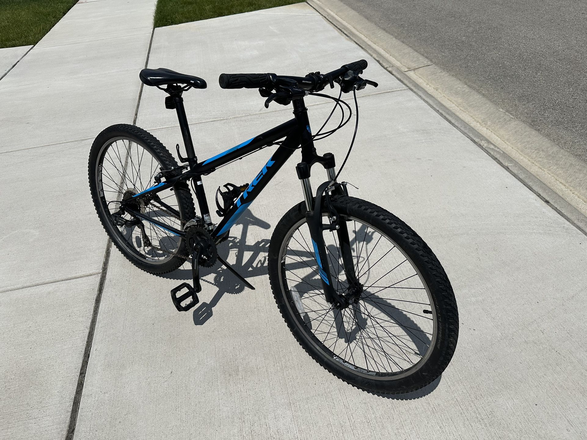 Trek 820 Black/Blue Bike