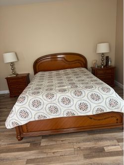 Queen size vintage bedroom set