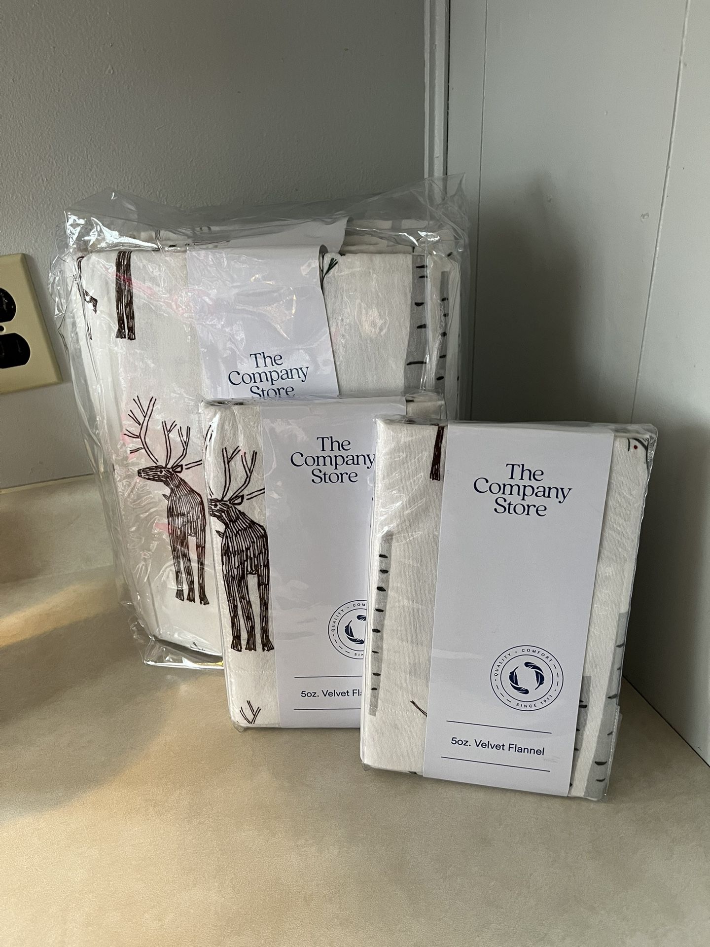 BRAND NEW!!! THE COMPANY STORE KING DUVET COVER WITH 2 SHAMS