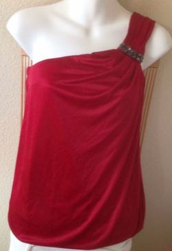 NEW XS Fit Small BCBG Red Top  SALE $8. 🎉