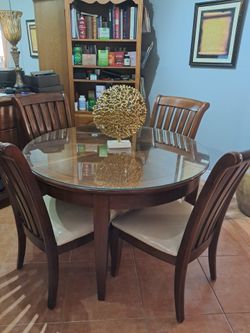 Dinning table with 4 chairs
