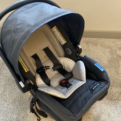 Baby Car Seat. Graco Snugride 35 Lite 