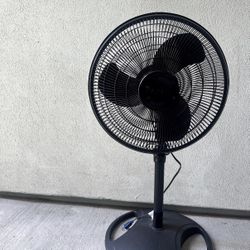 Lasko Oscillating Pedestal Fan