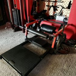 Heavy Duty HIP THRUST Machine.  Glutes Machine