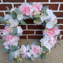 Beautiful New Roses Wreath 24 Inches 
