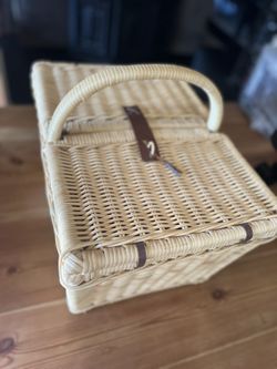 Beautiful Quality Picnic Basket Set