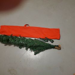 3.5 Feet CHRISTMAS TREE, new ,with carrying bag