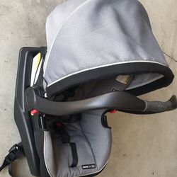 Graco Premium Travel System : Stroller , Car seat And Base