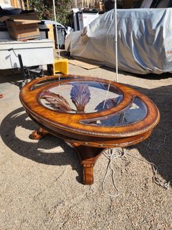 Elegant Glass Coffee Table – Excellent Condition