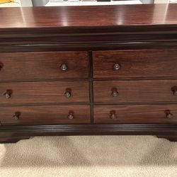 Dresser With Mirror
