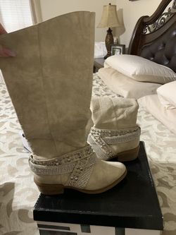 Boots from buckle