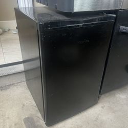 Hisense Mini Refrigerator