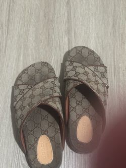 GUCCI CROSS SLIDES