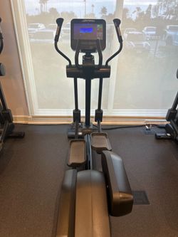 Life Fitness Integrity Elliptical SE3HD