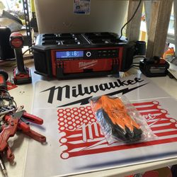 M18 Packout Bluetooth Radio - Battery Dock Not Working Only Cord
