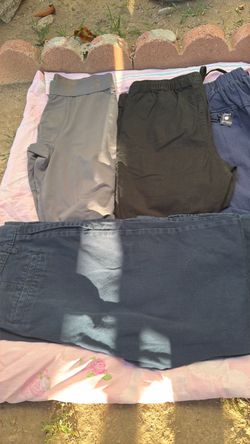 Vendo 14 pantalones para niño size 10/12:14 perfecto estado poco uso negro azul gris todos por $10